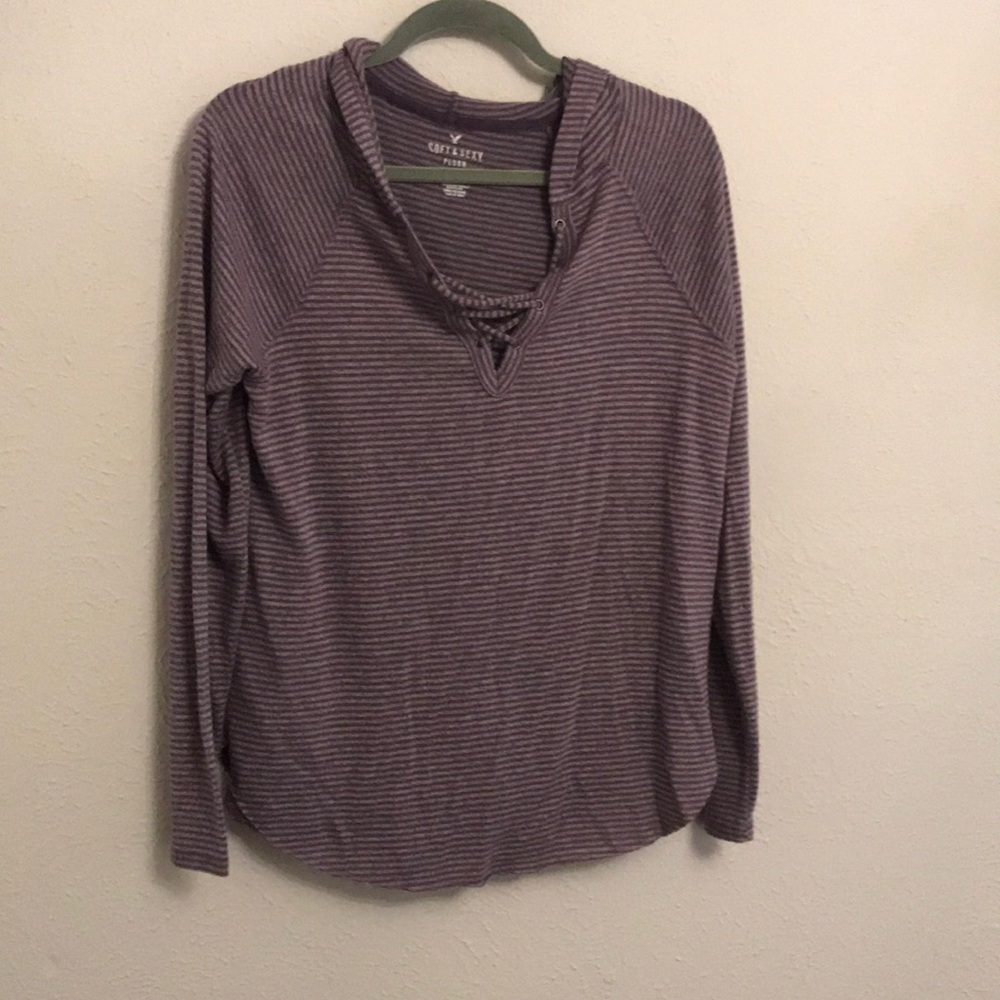 American Eagle pullover